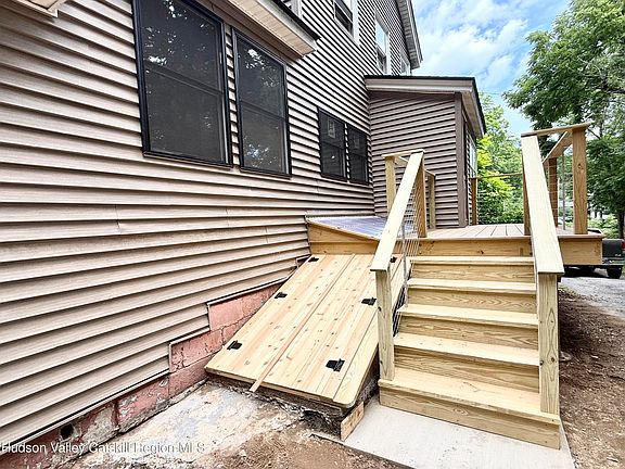 4th image of 185 W Pierpont Street