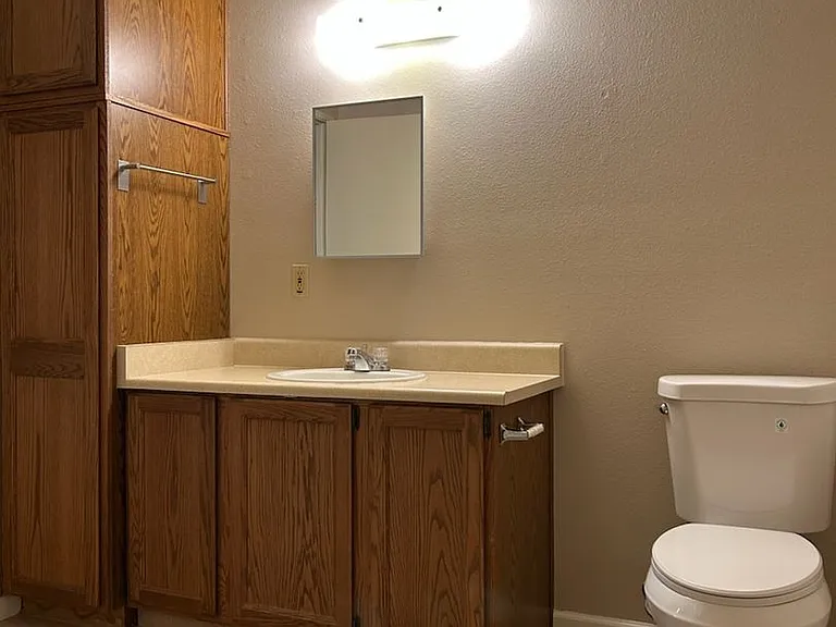 425 Rick Ct — Photo 8