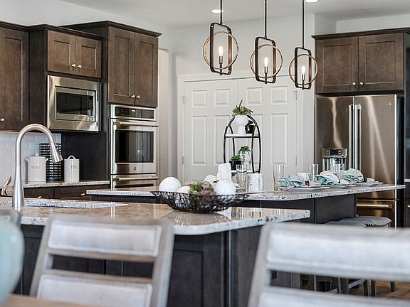 Kitchen with breakfast bar