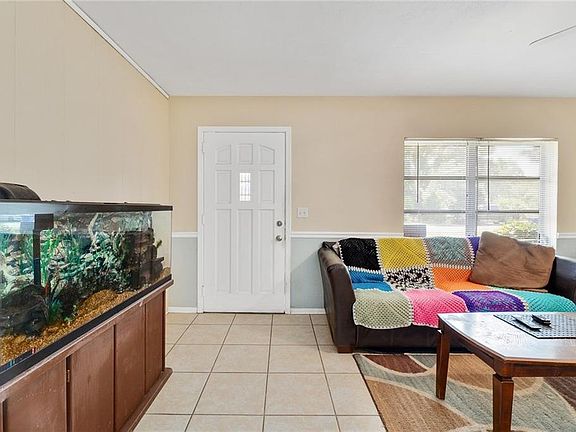 3rd image of 2363 De Soto Ave