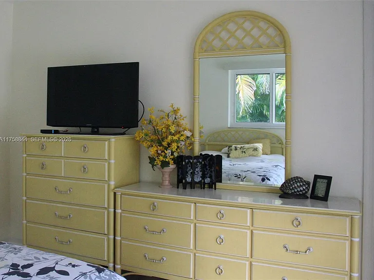 1933 Twin Dolphin Ln — Photo 17