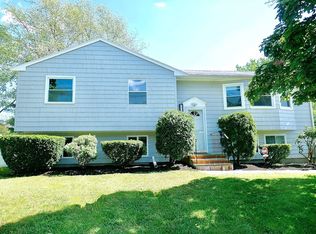 16 Meadow Dr, Middleton, MA 01949