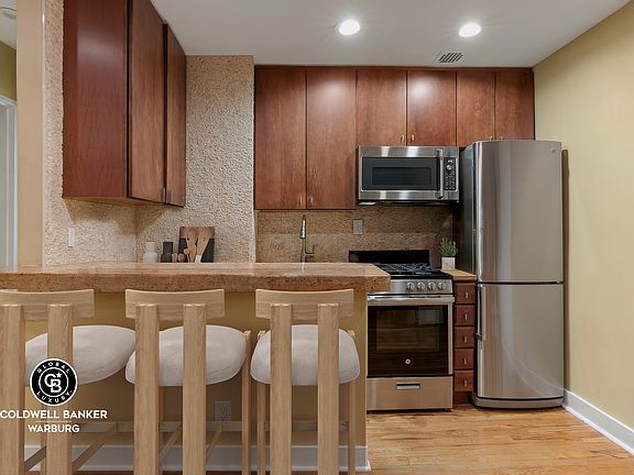 5th image of 250 W 15th St APT 3I