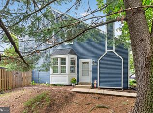 6301 Chimney Wood Ct, Alexandria, VA 22306