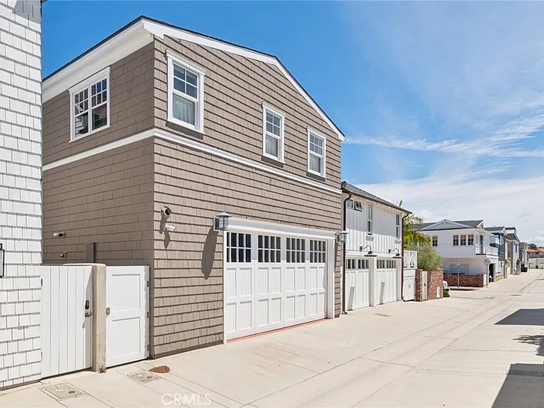 2035 Miramar Dr — Photo 25