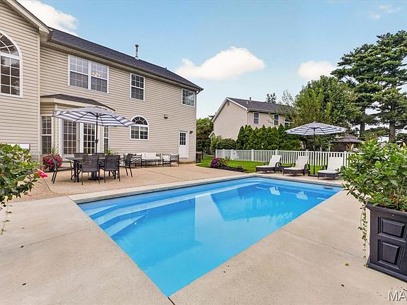 3rd image of 504 Stirling Place Dr