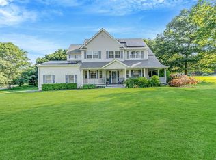 63 Lidge Dr, Farmingville, NY 11738