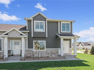 531 10th St, Waukee, IA 50263