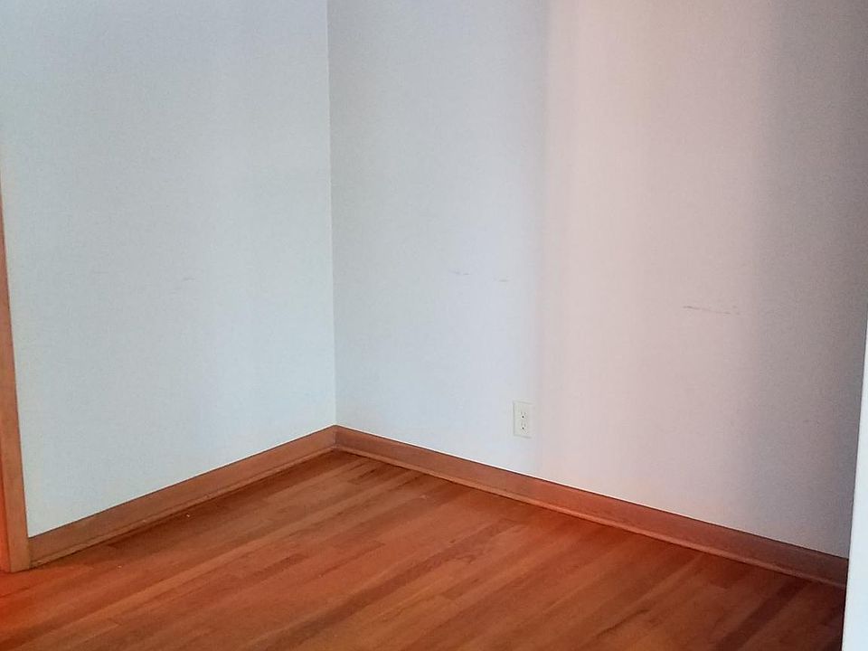 2nd image of 945 S 14th St APT 4