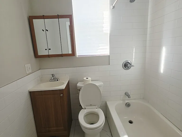 198 Danforth Ave #1A — Photo 8