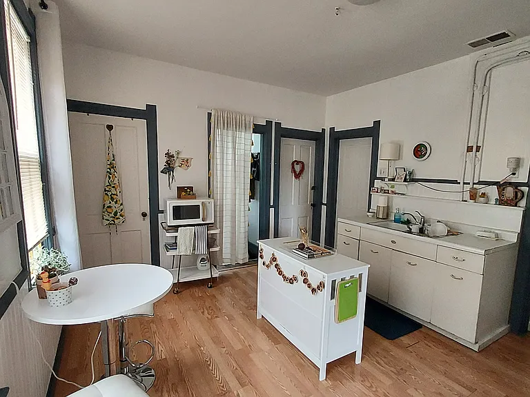2461 N Oakland Ave — Photo 7