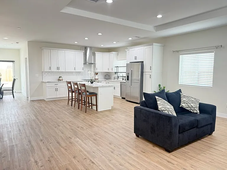 9019 Evelyn Ave — Photo 1