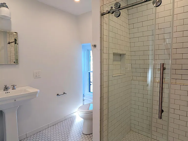 17 Howe St #3 — Photo 9