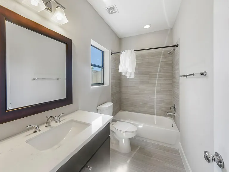 1607 Milby St #B — Photo 11
