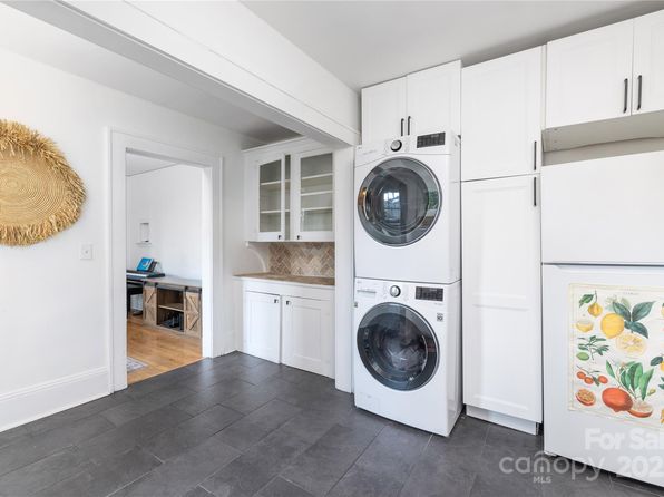 charlotte-north-carolina-2078154998 picture