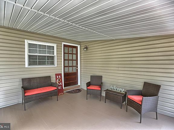 4th image of 921 Reinoehl St