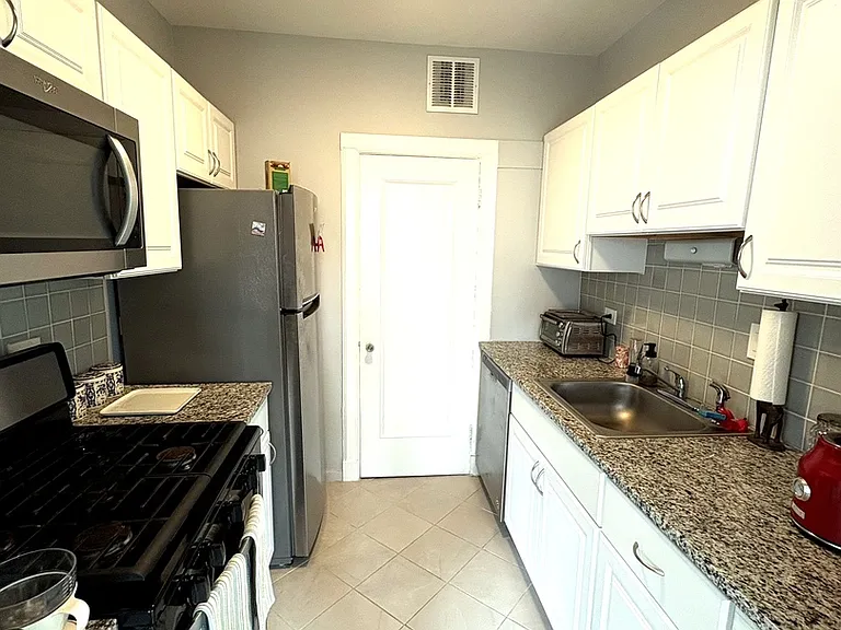 1255 N State Pkwy #9H — Photo 8