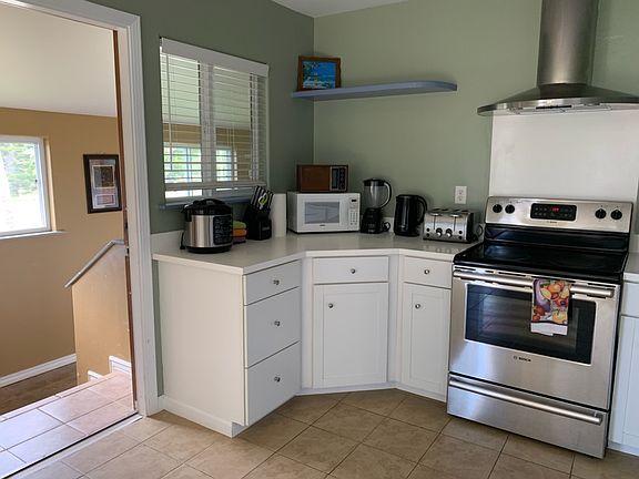 3rd image of 5100 Hanawai St