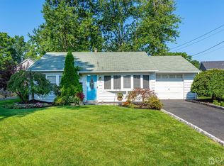 15 Crescent Rd, Edison, NJ 08817