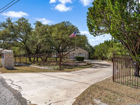 3rd image of 9930 NE Scenic Hills Dr
