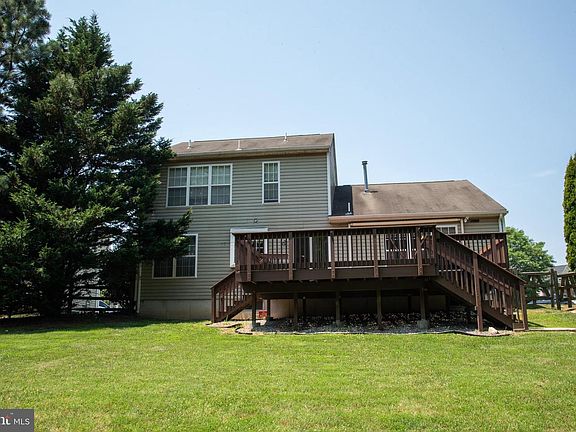 4th image of 21 E Hawthorne Dr