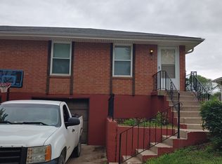 114 SW 21st St APT A, Oak Grove, MO 64075