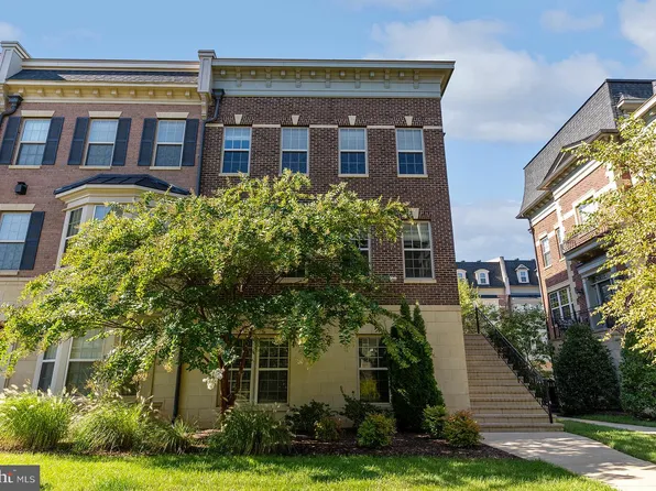 714 River Mist Dr #227, Oxon Hill, MD 20745