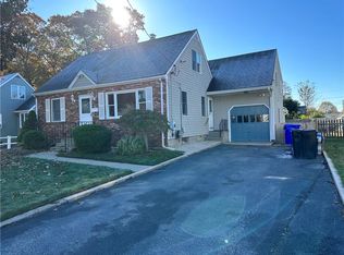 31 Lottie Dr, Riverside, RI 02915