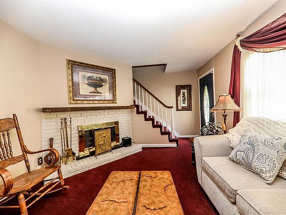 2nd image of 2554 Ivy Ln
