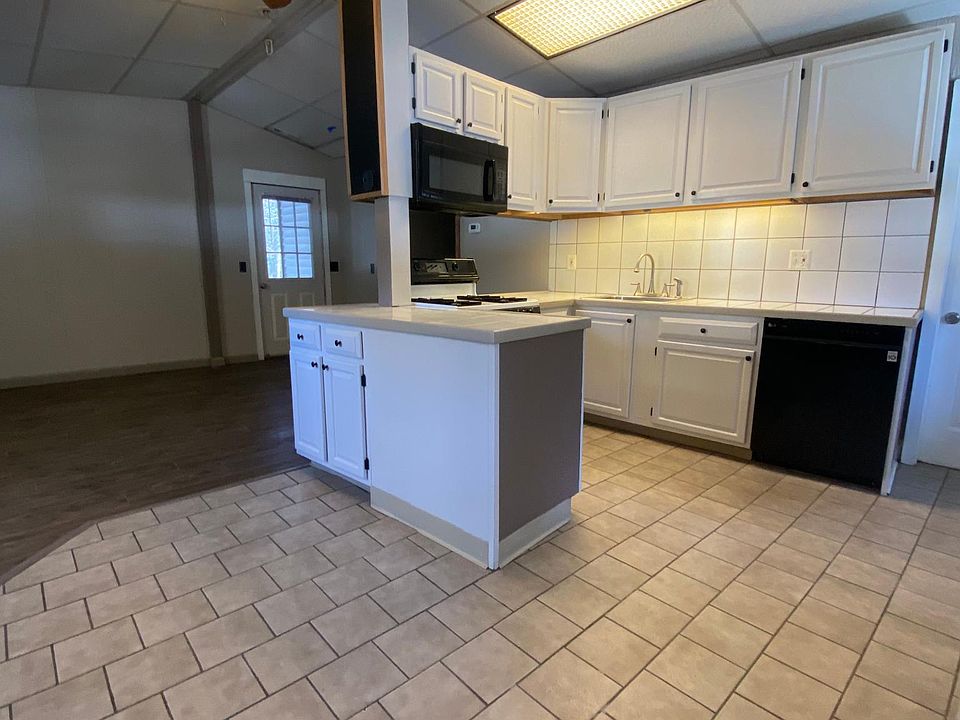 331 Main St, Plaistow, NH 03865 Zillow