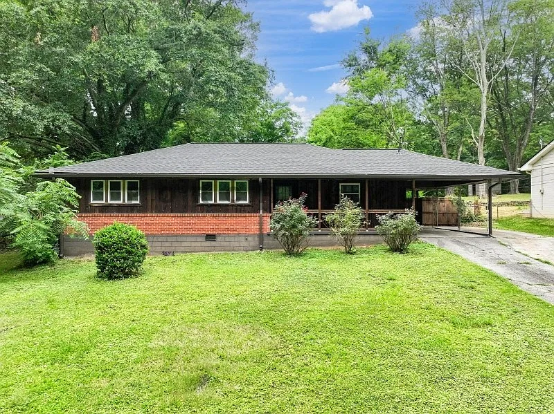 3 bed, 1.5 bath, $2,200 — Photo 1