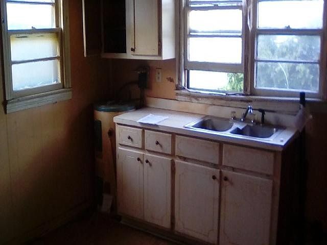 2nd image of 104 E Slocumb St