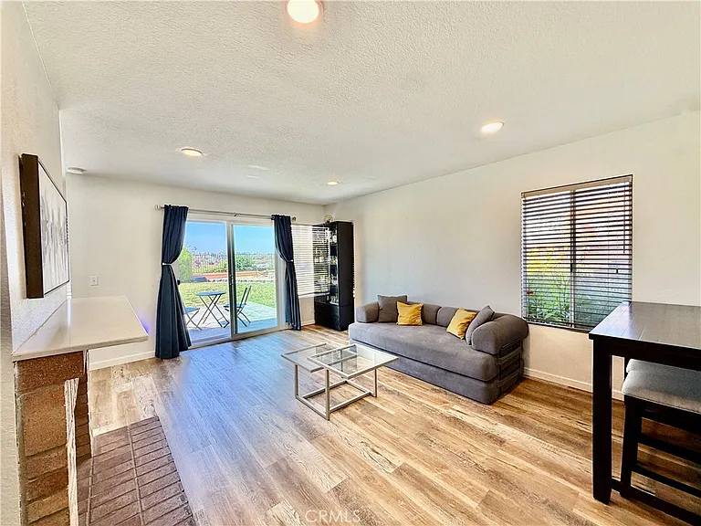 39711 Barberry Ct — Photo 10