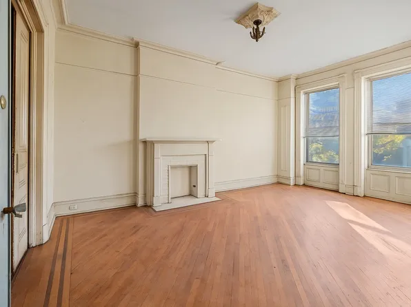 593 Bainbridge Street image 7 of 14