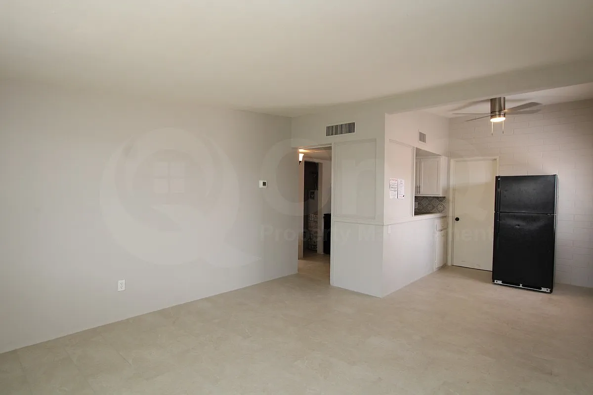 1 bed, 1.0 bath, 550 sqft, $999 — Photo 3