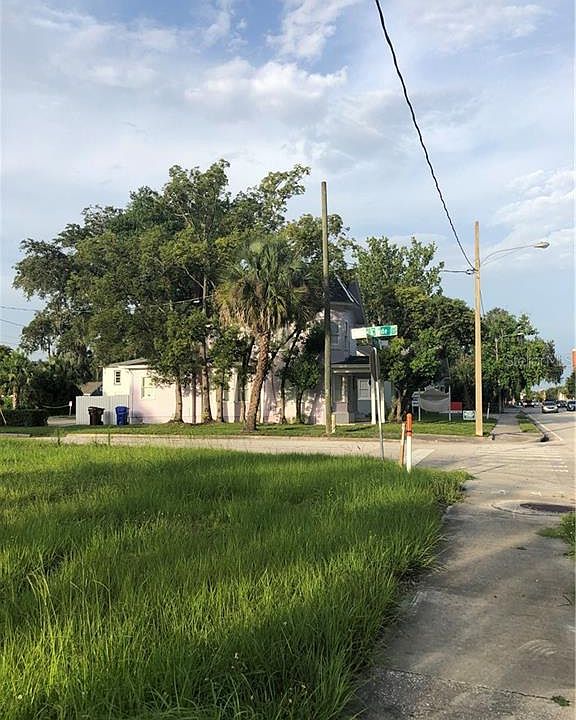 1st image of 903 Emmett St