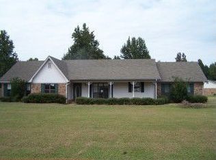 49 Pinewood Dr, Columbus, MS 39702