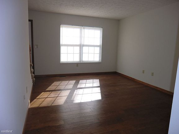 Sandridge 231 Living Room - new hardward flooring (2)