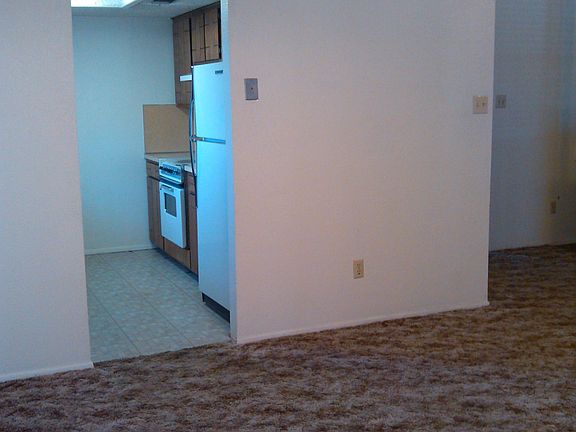 5th image of 724 Laurelwood Dr APT B