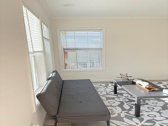 5th image of 214 Dreamers Ln
