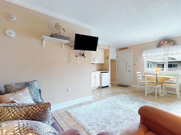 5th image of 900 Wesley Ave #220