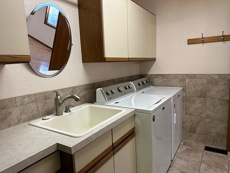 1515 E Trevino St — Photo 19