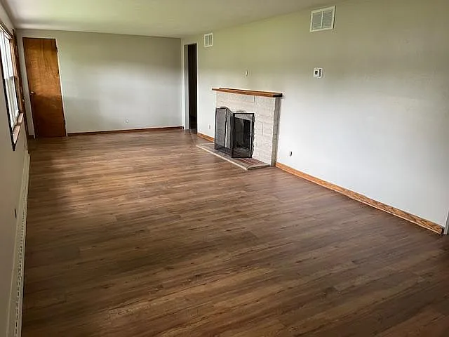 1728 Wayside Dr — Photo 2