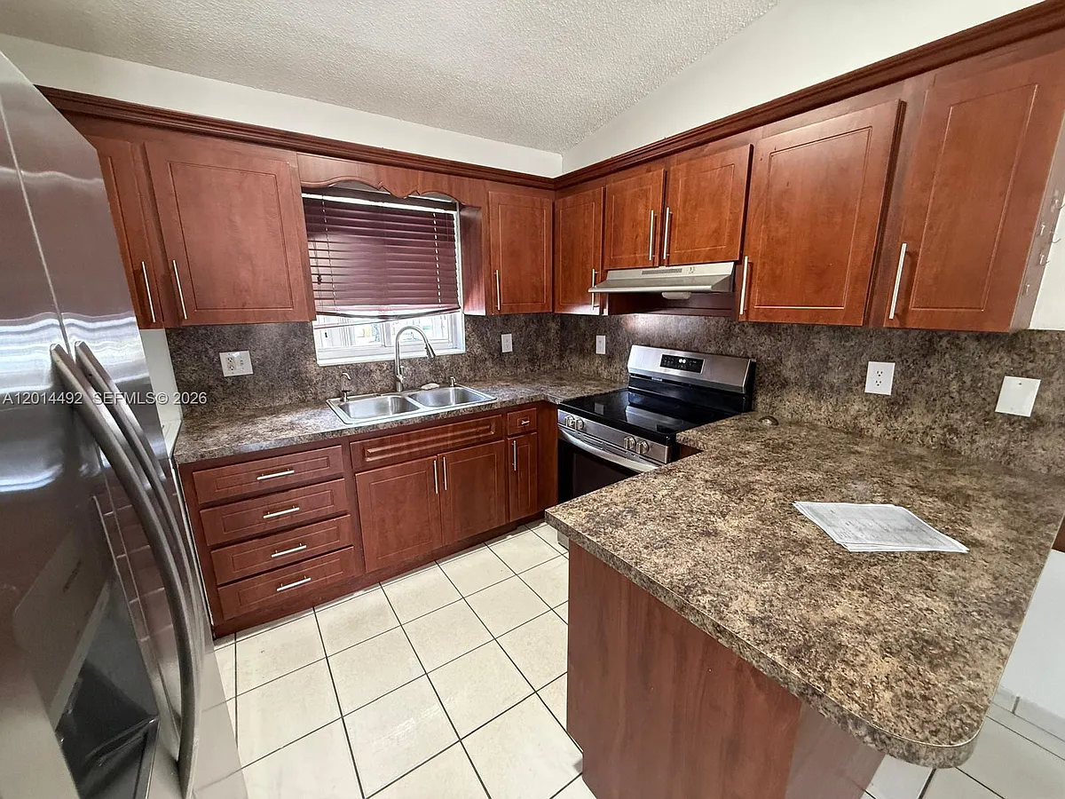Building Photo - 2212 W 74th St #201-28