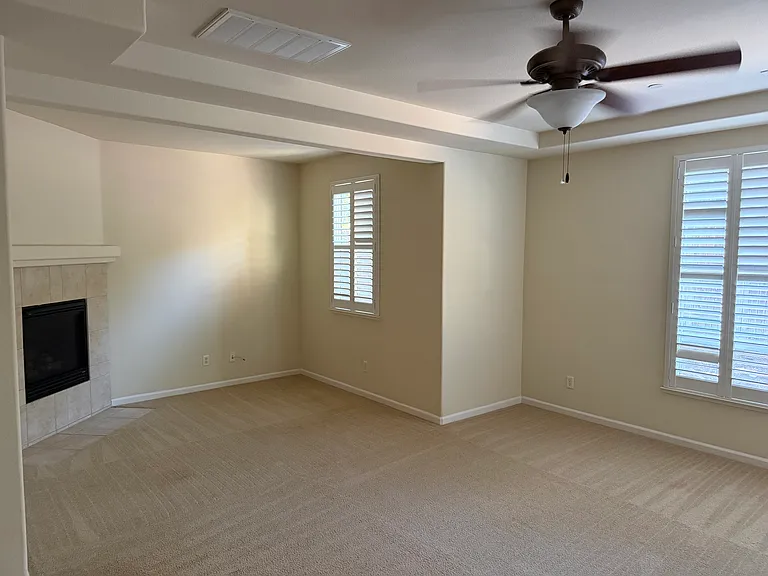 1427 Wyndham Ln — Photo 12