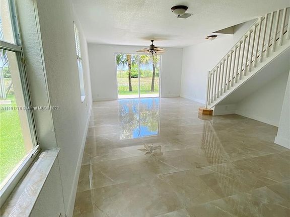 4th image of 2433 Pasadena Way #2433