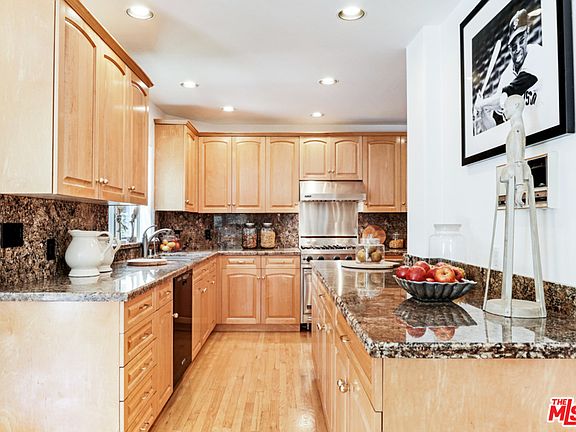 4th image of 8033 Loyola Blvd