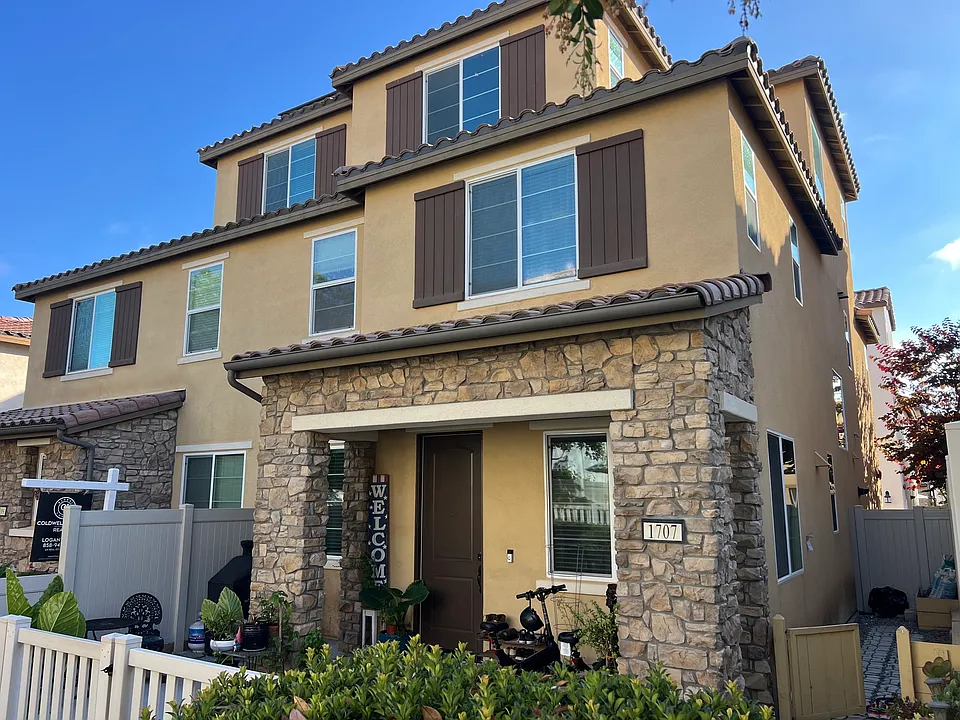 1707 Frangipani Ave