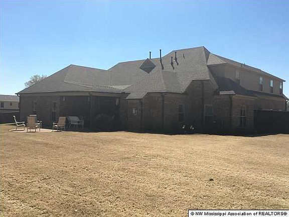2nd image of 4066 Courtyard Dr