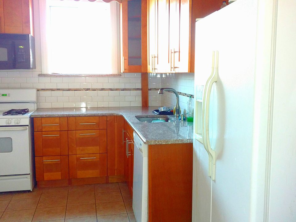 1st image of 2850 37th St Bsmt 4
